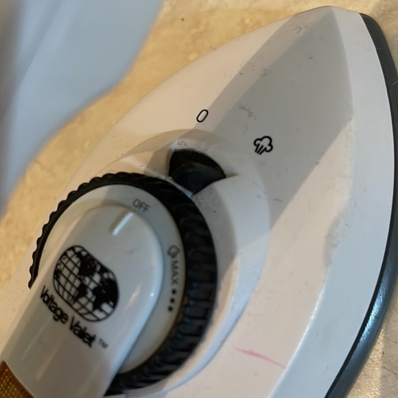 Voltage Valet Travel Iron - Picture 4 of 9